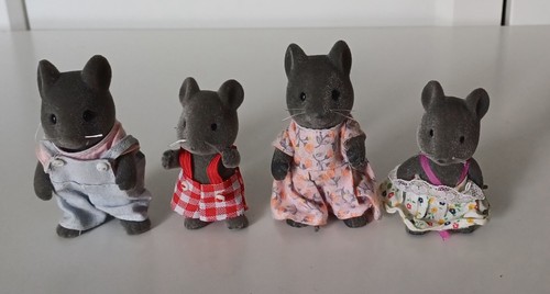Sylvanian figures vintage 80s - figures,